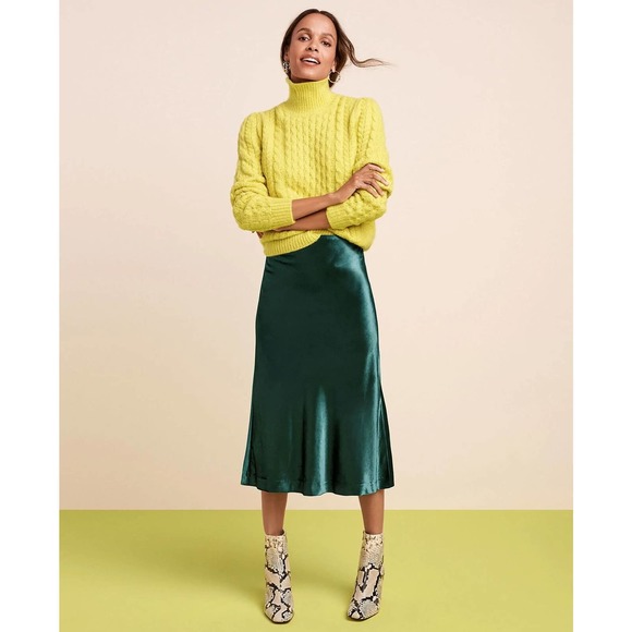 Ann Taylor Dresses & Skirts - Ann Taylor Emerald Green Velvet Pull on Midi Skirt Womens SP Small Petite H14237
